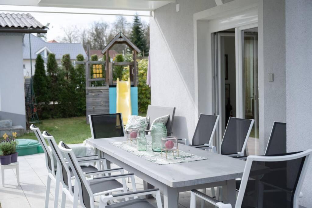 Schoenes Ferienhaus Mit Garten Pörtschach am Wörthersee Extérieur photo